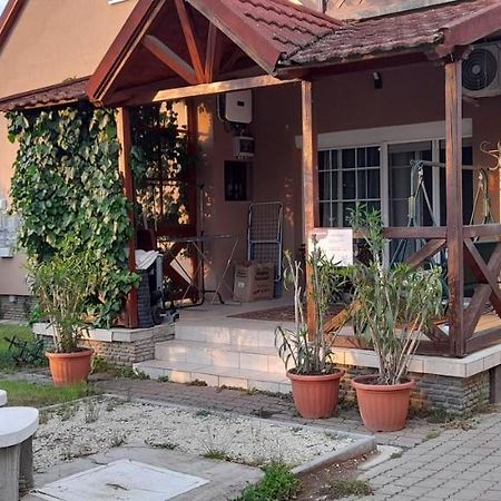 Lelle Lelke Apartmanhaz Appartement Balatonlelle Buitenkant foto