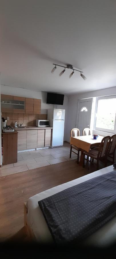 Lelle Lelke Apartmanhaz Appartement Balatonlelle Buitenkant foto